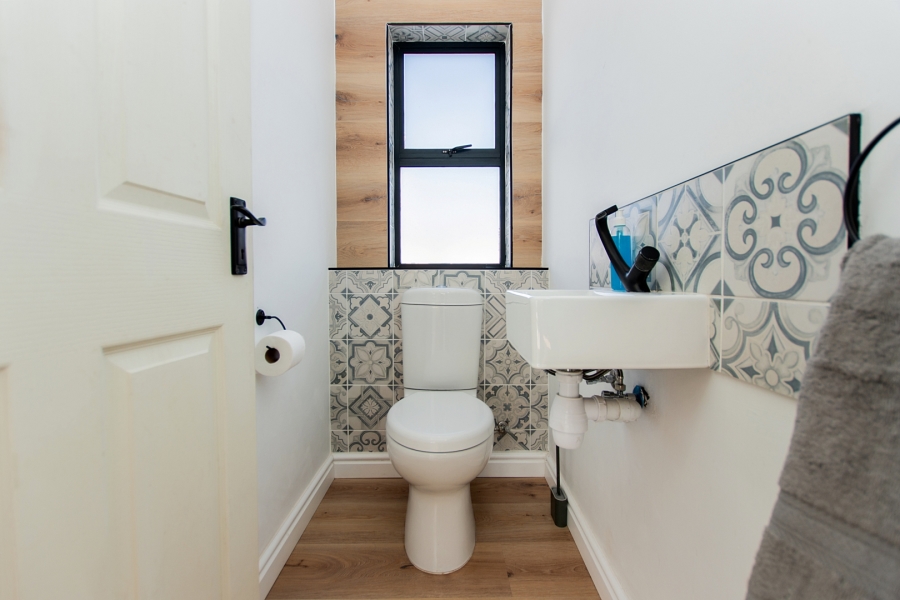 3 Bedroom Property for Sale in Sandy Point Western Cape